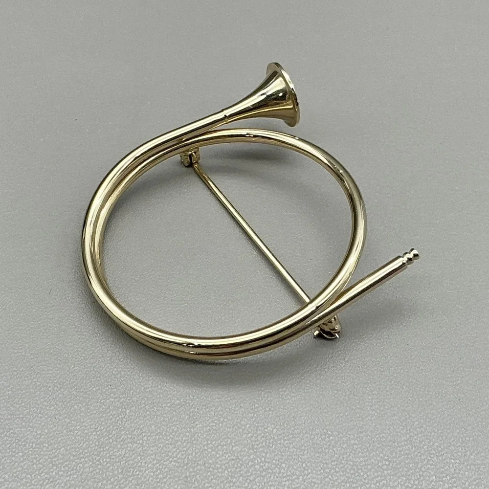 Vintage Brooch French Horn Bugle Gold Tone Round Music Figural Costume Jewelry